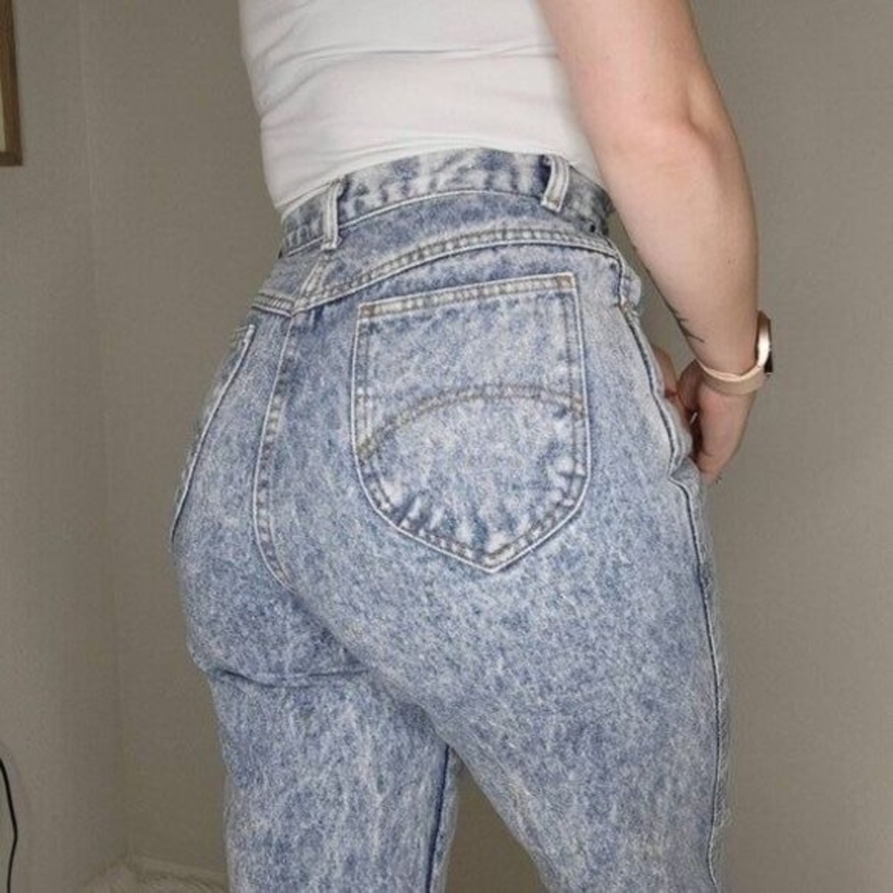 CHIC Vintage acid wash high waisted jeans